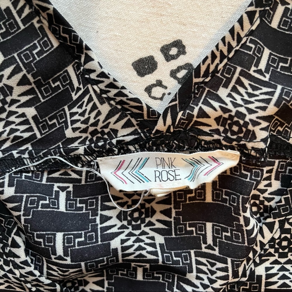 Tribal Pattern Blouse - Picture 3 of 5